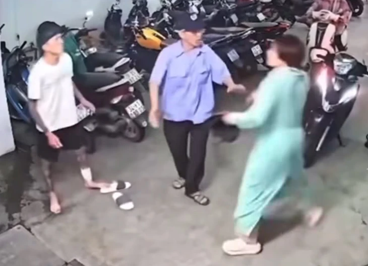 Johnny Trí Nguyễn cảm ơn cô gái MMA "hạ gục" thanh niên xăm trổ - Ongkinh