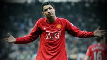 MU cấm in tên Ronaldo lên áo đấu của mình-ongkinh