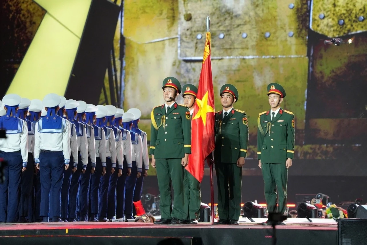 Concert "Sao nhập ngũ" gây ấn tượng mạnh - Ongkinh