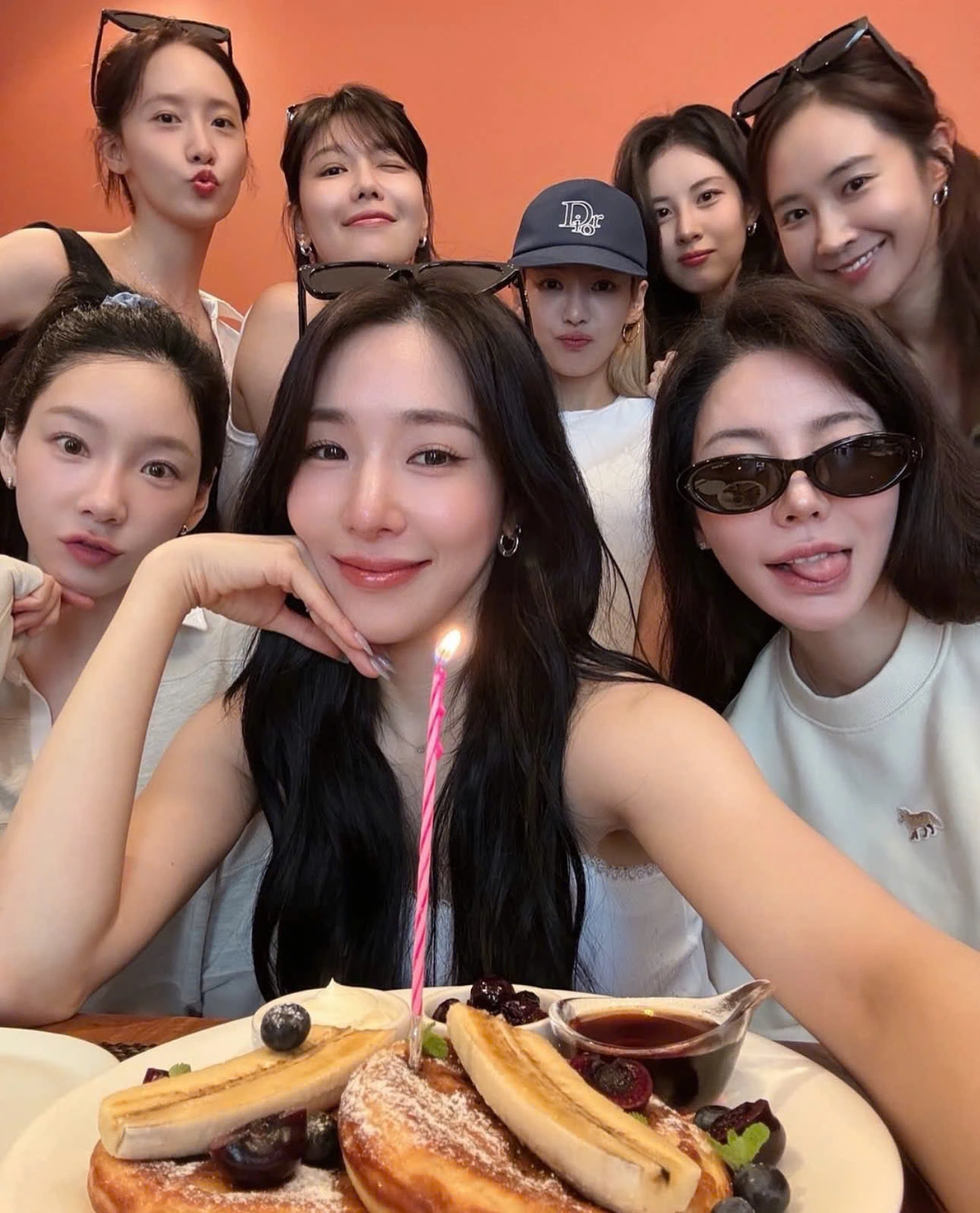 
SNSD tái hợp đầy đủ 8 thành viên cũ
