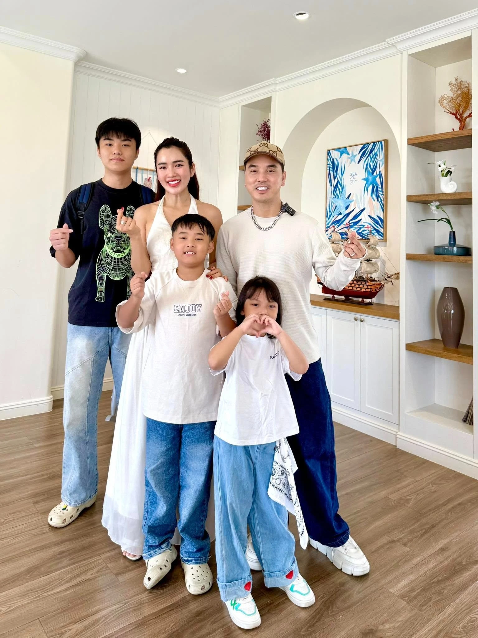 Ưng Hoàng Phúc thương con riêng của vợ như con ruột