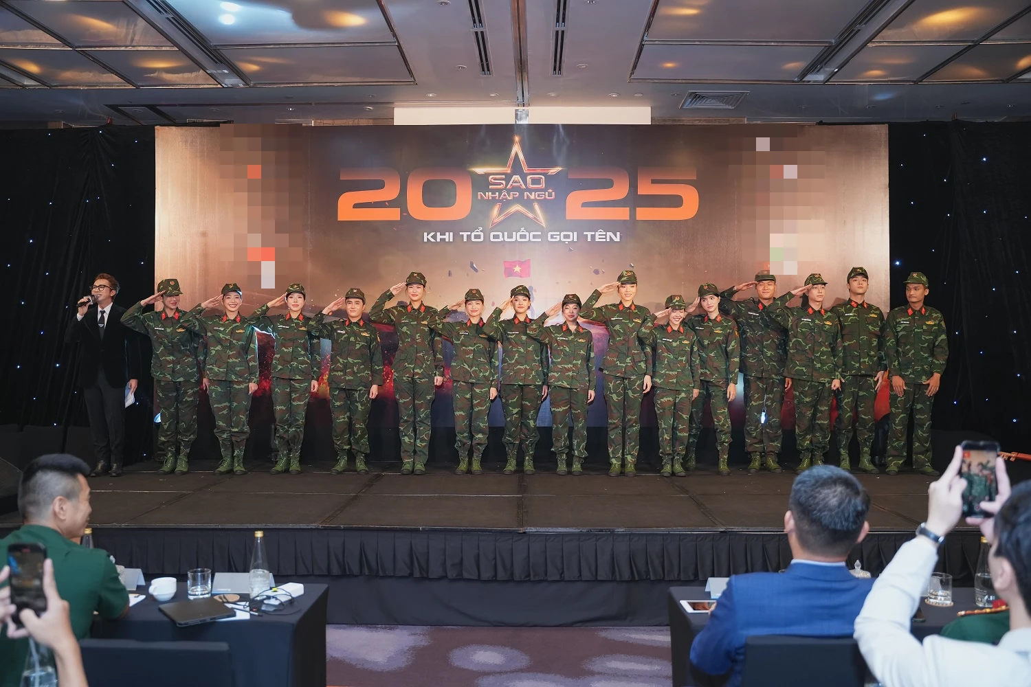 Hương Giang: “Quân đội và chùa là nơi mà khi mình đi vào và bước ra thì mình nên người luôn”
