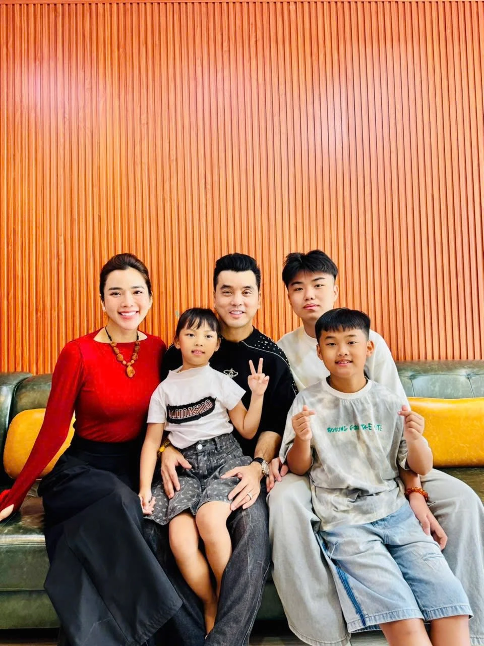 Ưng Hoàng Phúc thương con riêng của vợ như con ruột