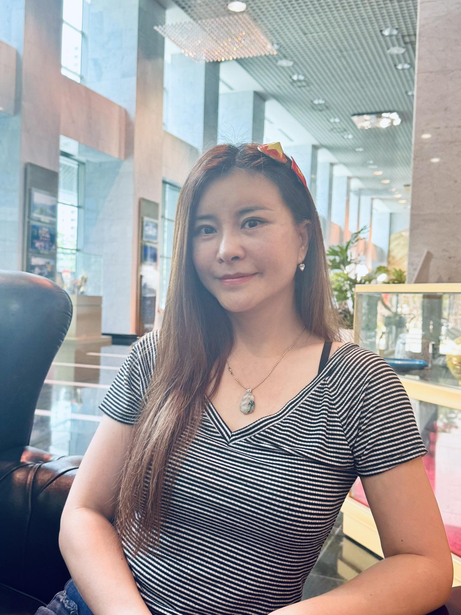 Diễn viên Kim Oanh để lộ chiếc cằm lạ hậu "dao kéo"