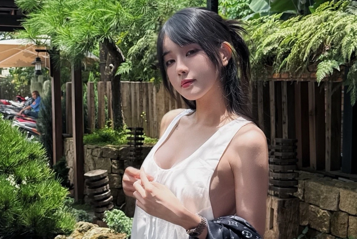 Bạn gái Văn Thanh, Trần Bích Hạnh, thẳng thắn đáp trả tin đồn "quen đại gia", "chụp ảnh khỏa thân" - Ongkinh