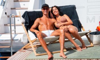 Cristiano Ronaldo chi đậm cho bạn gái-ongkinh