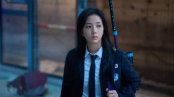 Jisoo tiếp tục bị chê vì diễn xuất một màu và biểu cảm đơ không phù hợp với nhân vật