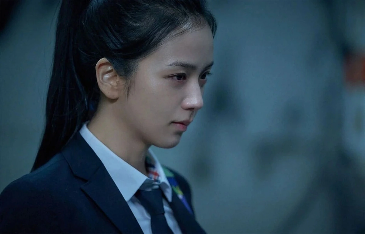 Jisoo tiếp tục bị chê vì diễn xuất một màu và biểu cảm đơ không phù hợp với nhân vật
