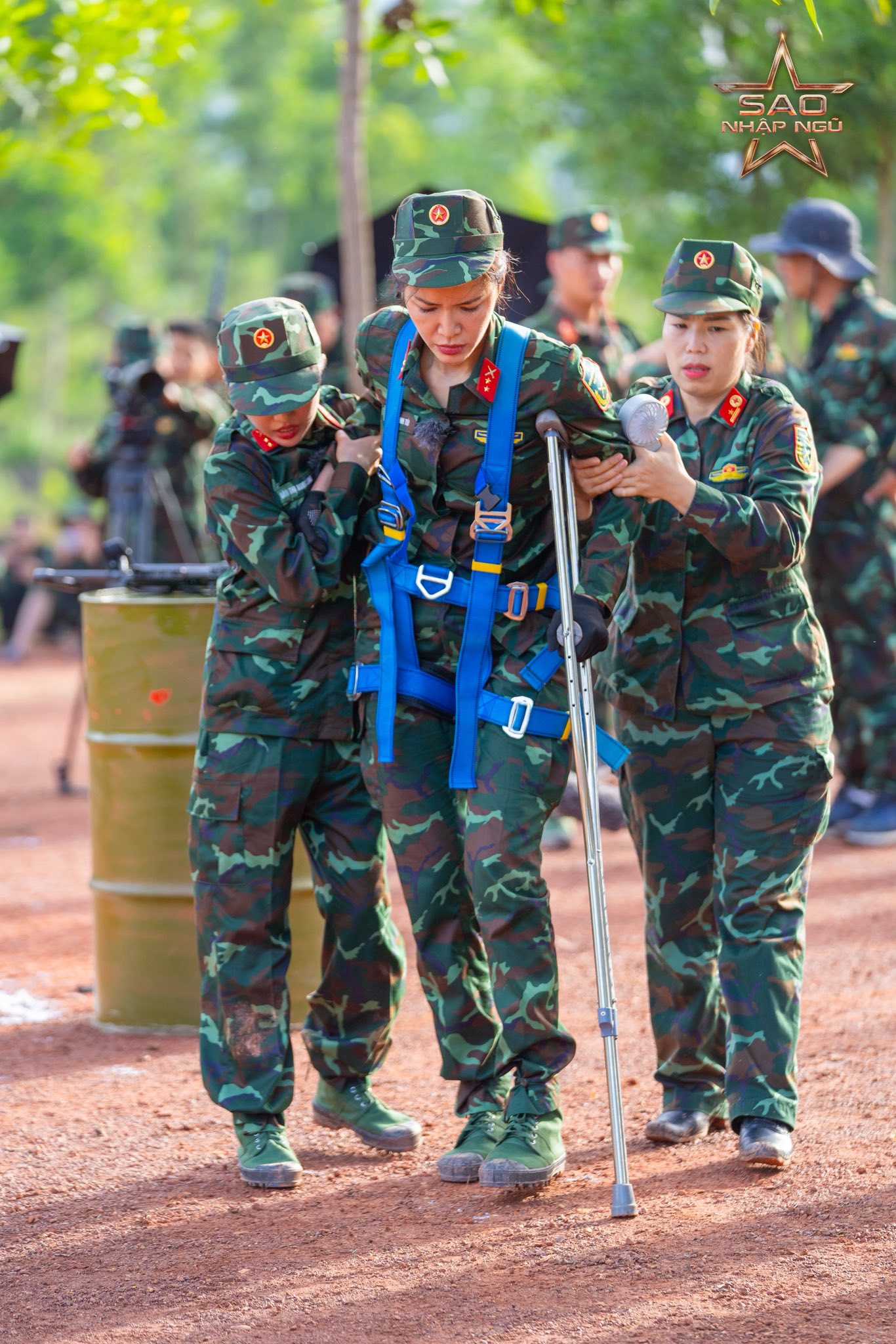 Siêu mẫu Minh Tú sốc vì bị đứt dây chằng chéo trước, rách sụn, dập xương