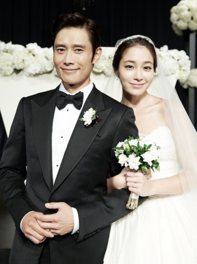 Lee Min Jung đã hé lộ về cách cắt đuôi Dispatch để hẹn hò với ông xã Lee Byung Hun