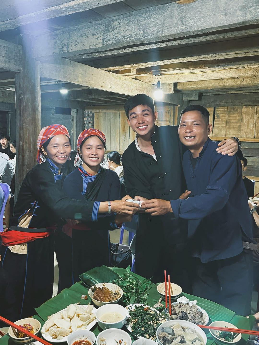 Jun Phạm 1 mình trở lại Bản Liền