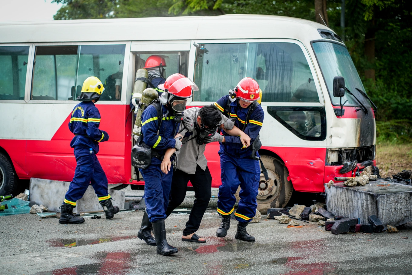 Liên Bỉnh Phát chấn thương, khâu 2 mũi ở Chiến sĩ quả cảm