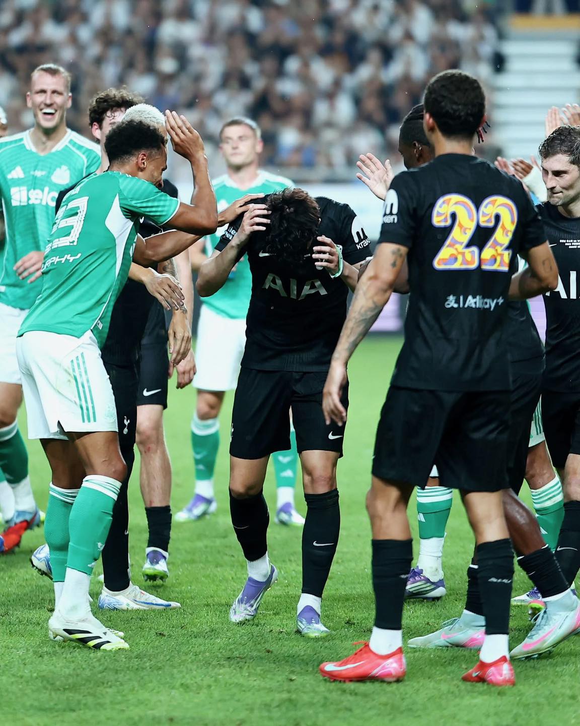 Son Heung-min bật khóc nức nở ngày chia tay Tottenham