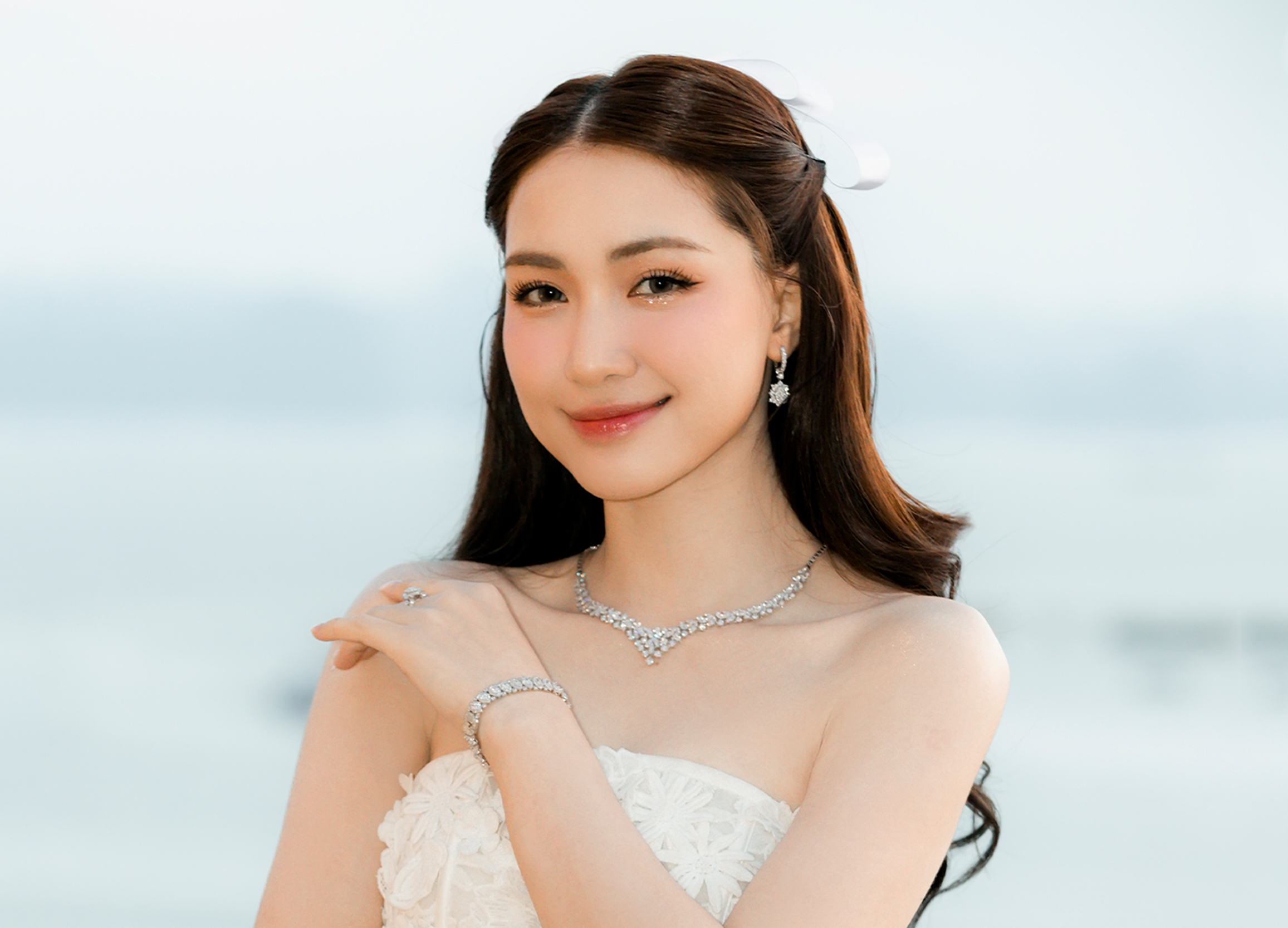 SOOBIN, Hòa Minzy xuất hiện trên sân khấu 8Wonder