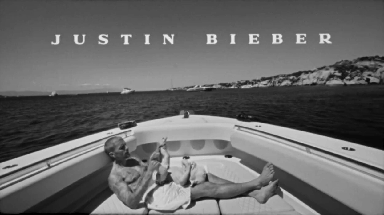 Con trai Justin Bieber "đốn tim" fan khi xuất hiện trong MV "Yukon" - Ongkinh