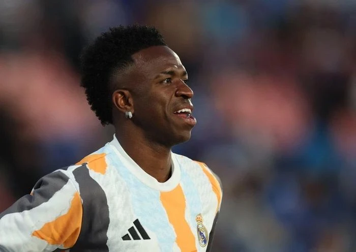 Vinicius ‘ngắt liên lạc’ với Real Madrid vì lương chưa xứng tầm