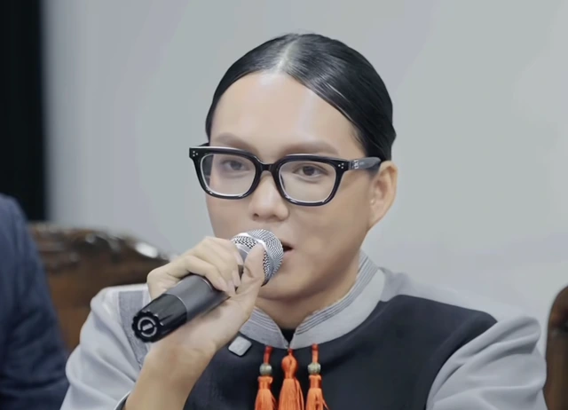 Phạm Thoại livestream bán hàng sau ồn ào từ thiện