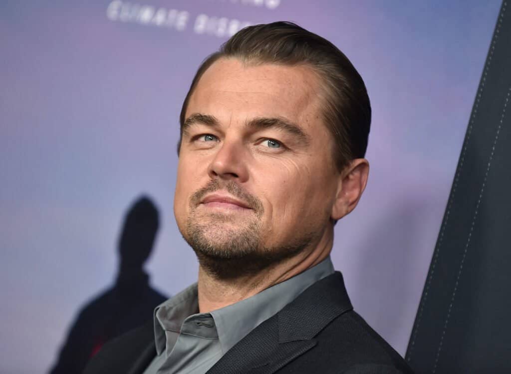 Leonardo DiCaprio và bạn gái kém 23 tuổi Vittoria Ceretti tình tứ trên du thuyền - Ongkinh