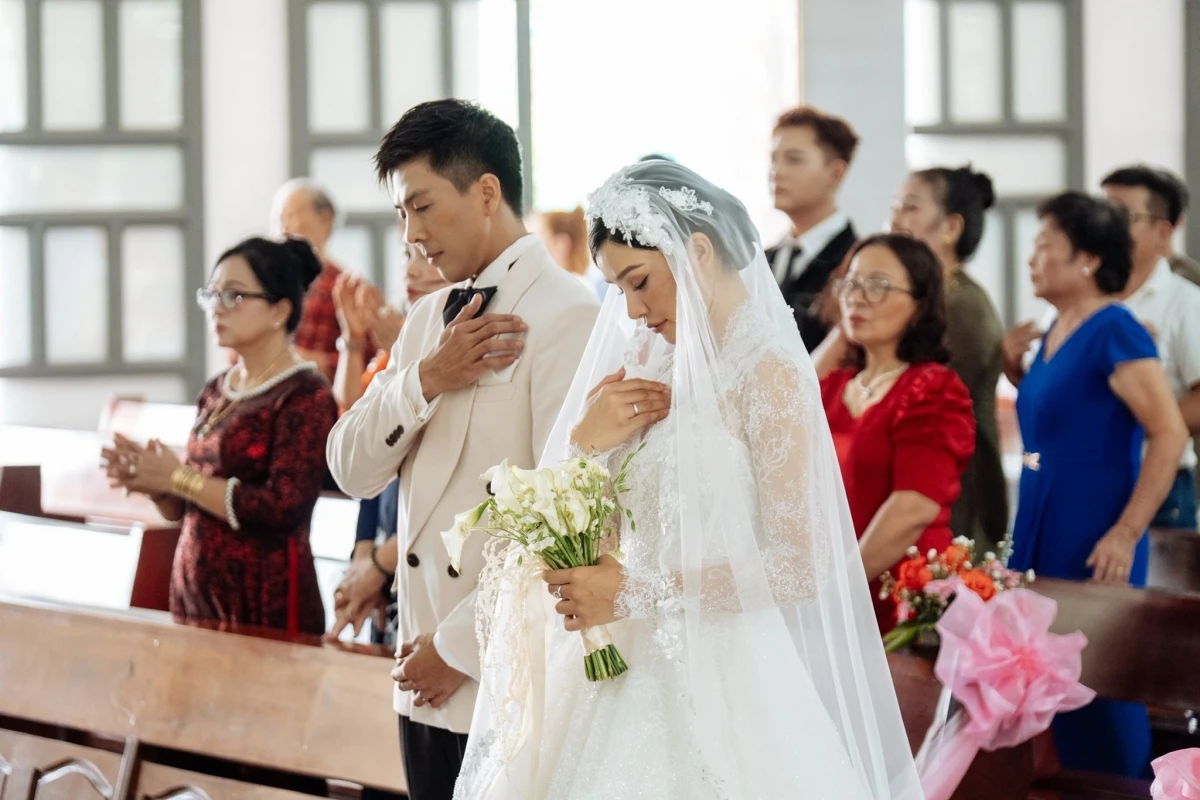 Người mẫu Lê Thu Trang lên xe hoa