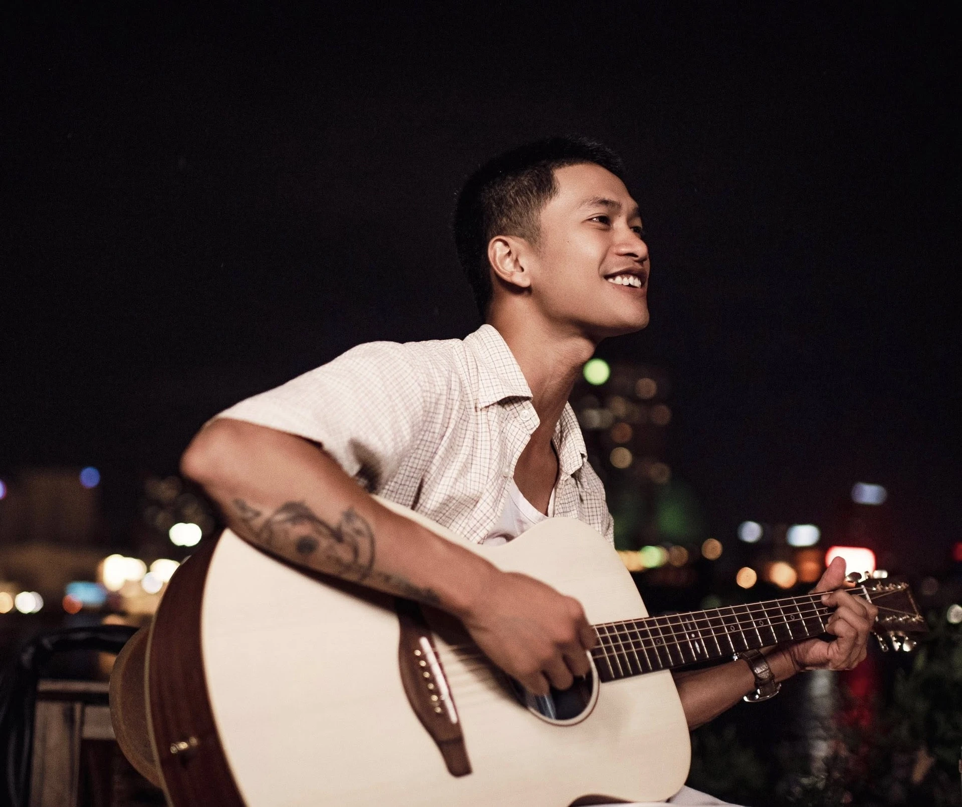 Hiện tượng âm nhạc Nguyễn Hùng