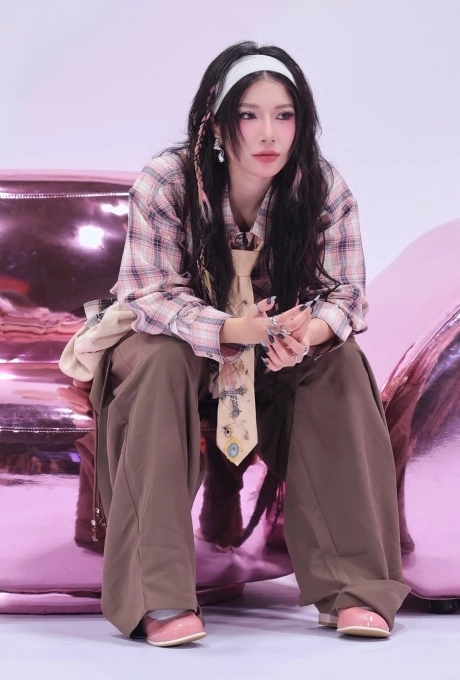 Em xinh say hi lại lộ thông tin buff LyHan 