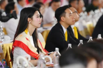 Phương Nhi thanh lịch bên chồng doanh nhân tại sự kiện chào mừng Quốc khánh - Ongkinh