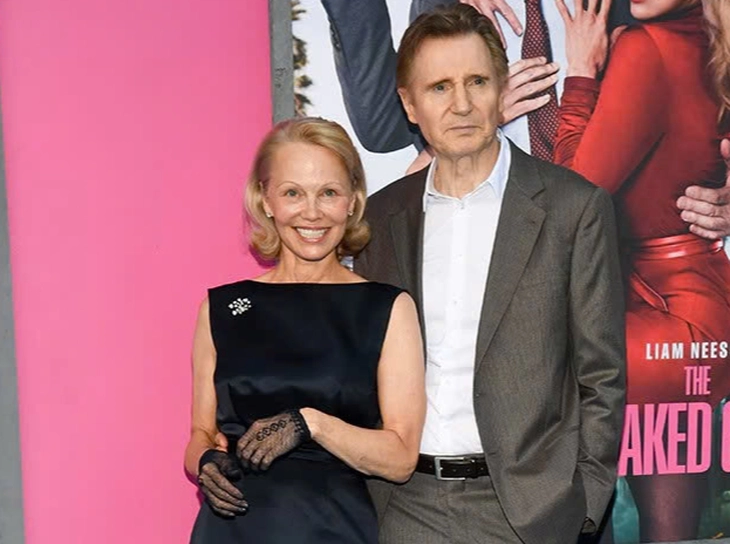 Liam Neeson và Pamela Anderson công khai hẹn hò