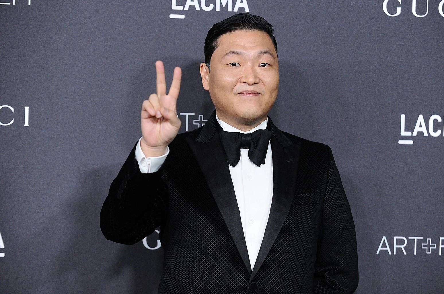 "Ông hoàng Gangnam Style" PSY bị bắt gây chấn động