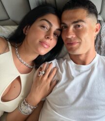 "không cưới vợ vì sợ chia tài sản", Ronaldo var thẳng anti-fan bằng nhẫn cầu hôn 73 tỷ