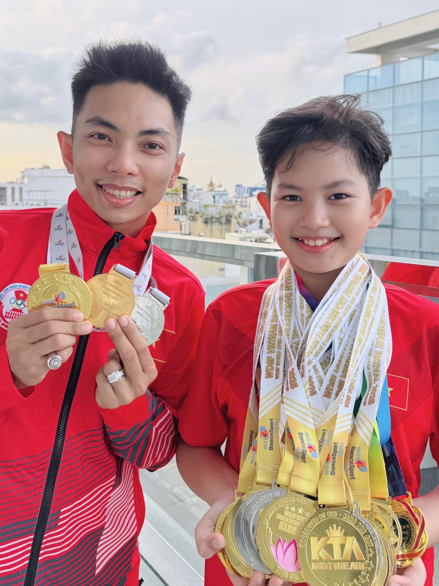 Phan Hiển căng: Mấy bạn trẻ thời nay nhảy được vài động tác rồi cho rằng mình giỏi hơn người khác!