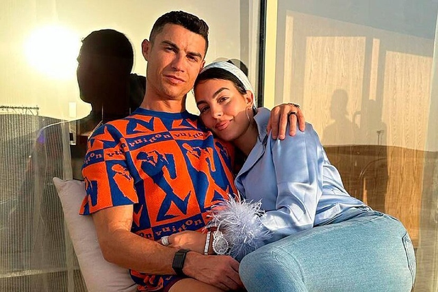 "không cưới vợ vì sợ chia tài sản", Ronaldo var thẳng anti-fan bằng nhẫn cầu hôn 73 tỷ