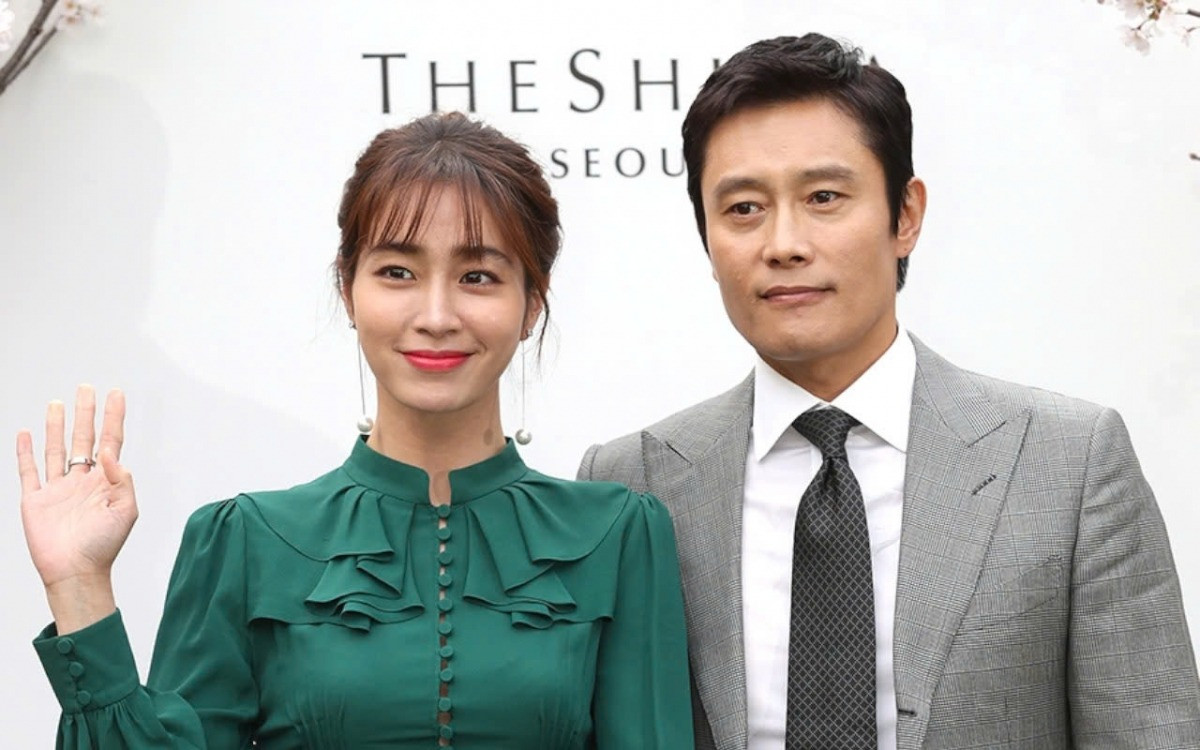Lee Min Jung bị mỉa mai khi kể chuyện hẹn hò Lee Byung Hun