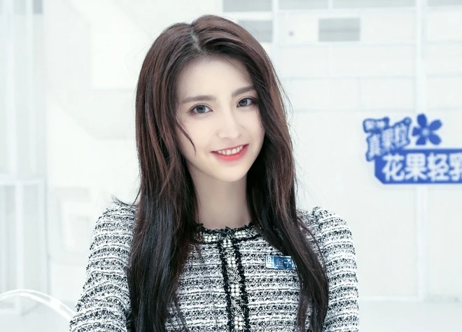 Ngoại hình gây bàn tán của Kim Tử Hàm