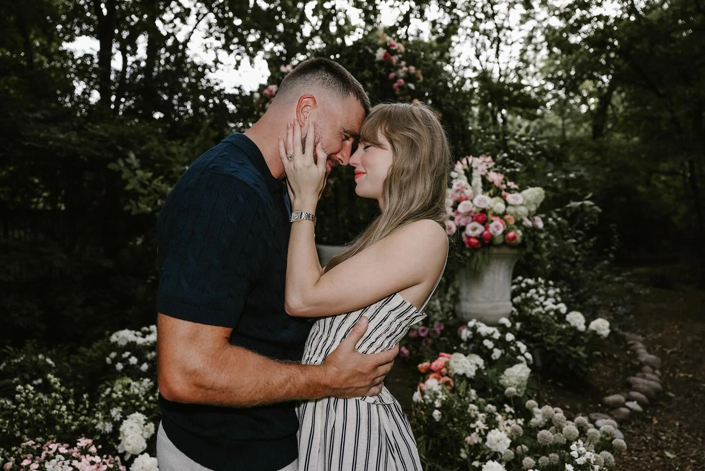 Taylor Swift chính thức đính hôn-ongkinh