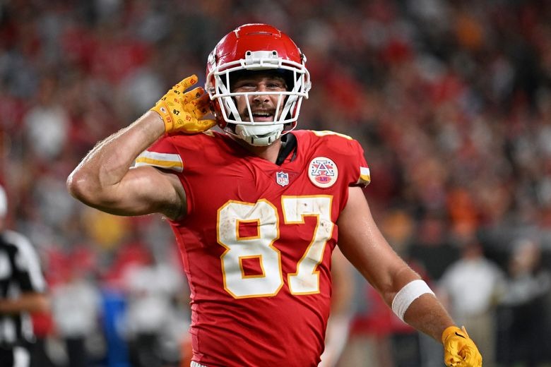 Taylor Swift và Travis Kelce "soán ngôi" vợ chồng Beckham - Ongkinh