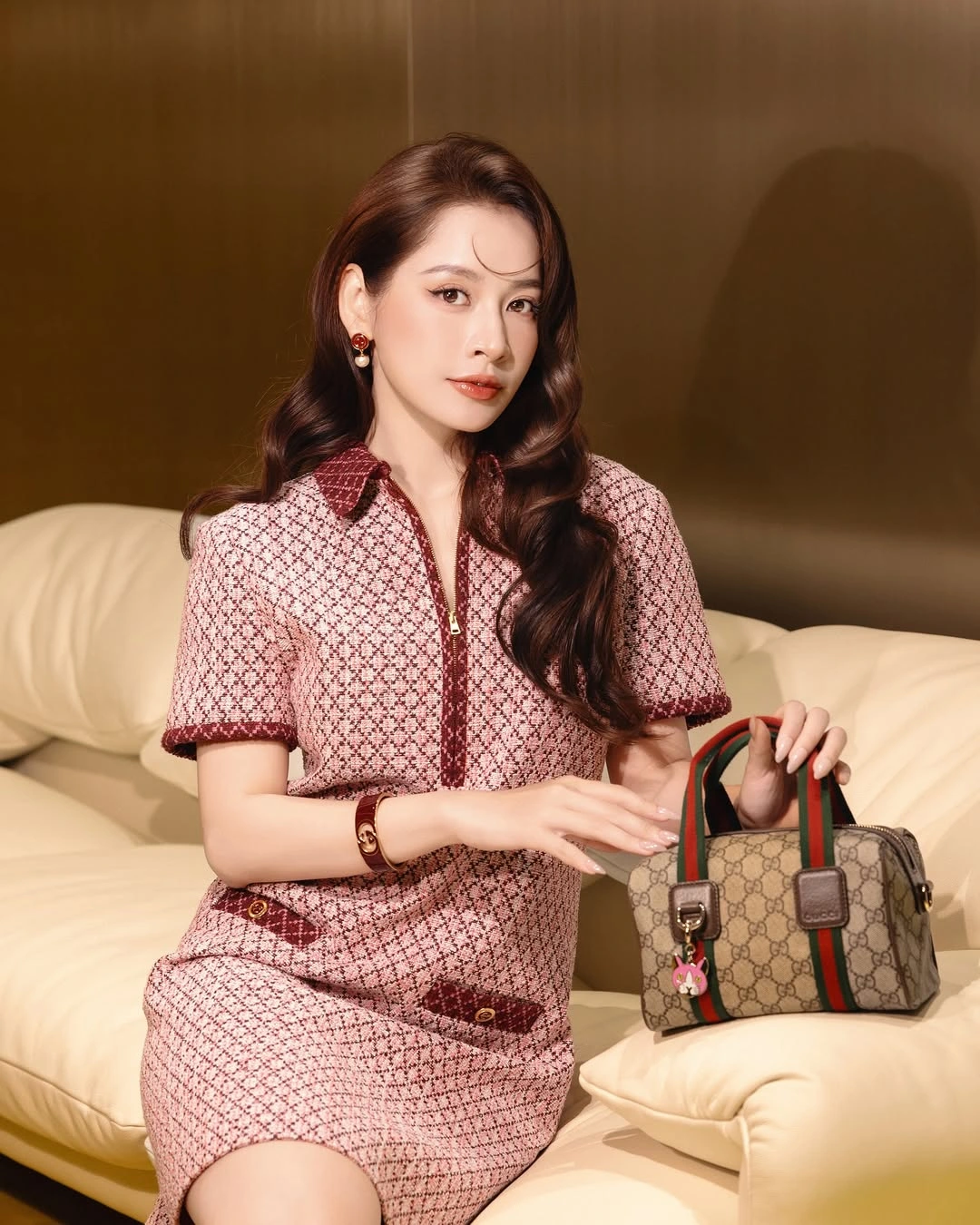 Chi Pu "lọt thỏm" giữa dàn người đẹp cao 1m7