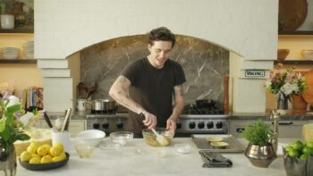 Brooklyn Beckham gây tranh cãi với phát ngôn đá xoáy gia đình mình-ongkinh