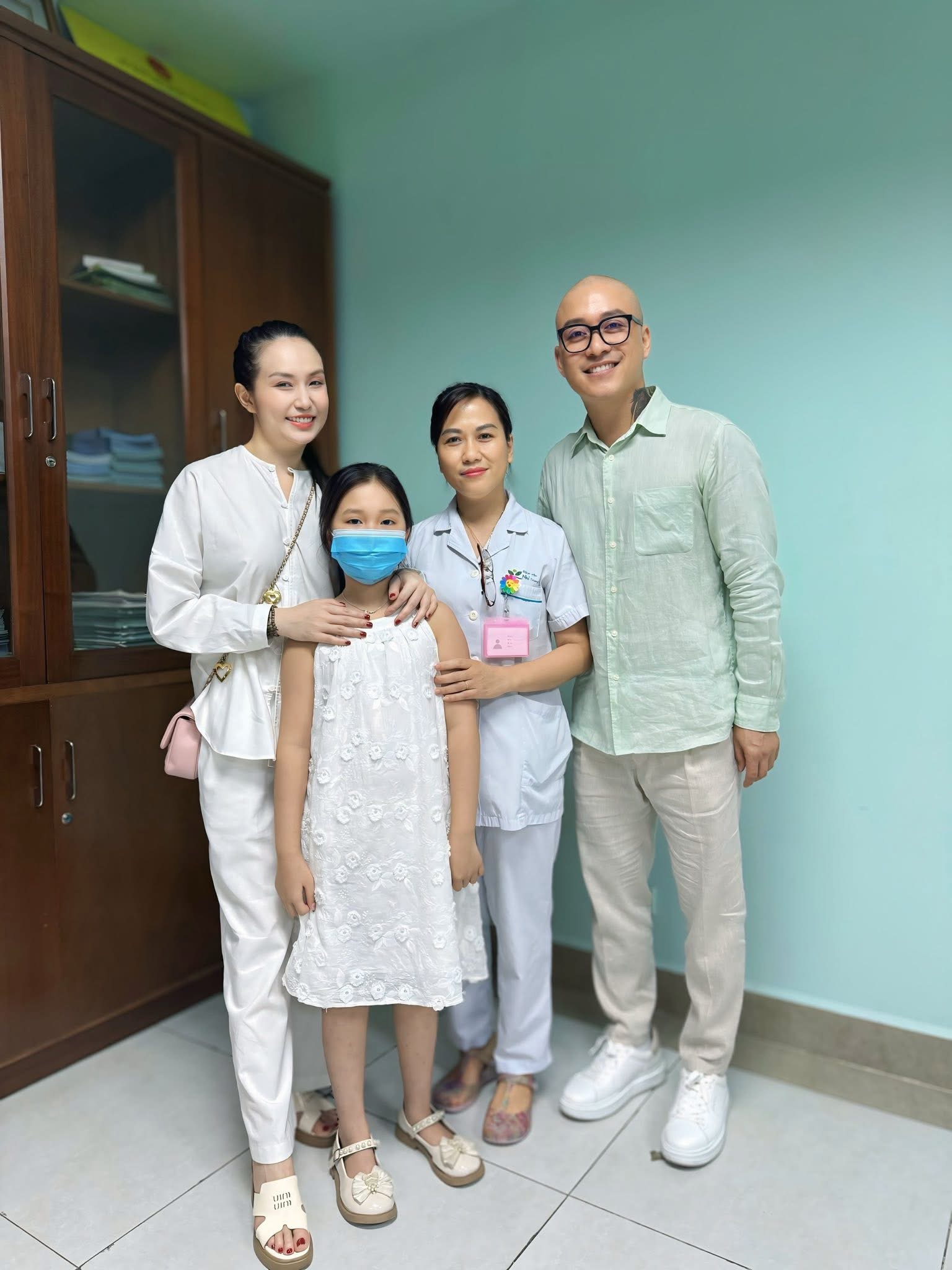 Tuấn Hưng ra thông báo quan trọng, bất chấp rủi ro hậu ca mổ