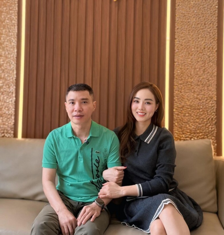 Vợ trẻ NSND Công Lý chia sẻ "phải nuốt rất nhiều nỗi uất ức"