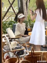 Triệu Lộ Tư lần đầu lộ diện sau drama