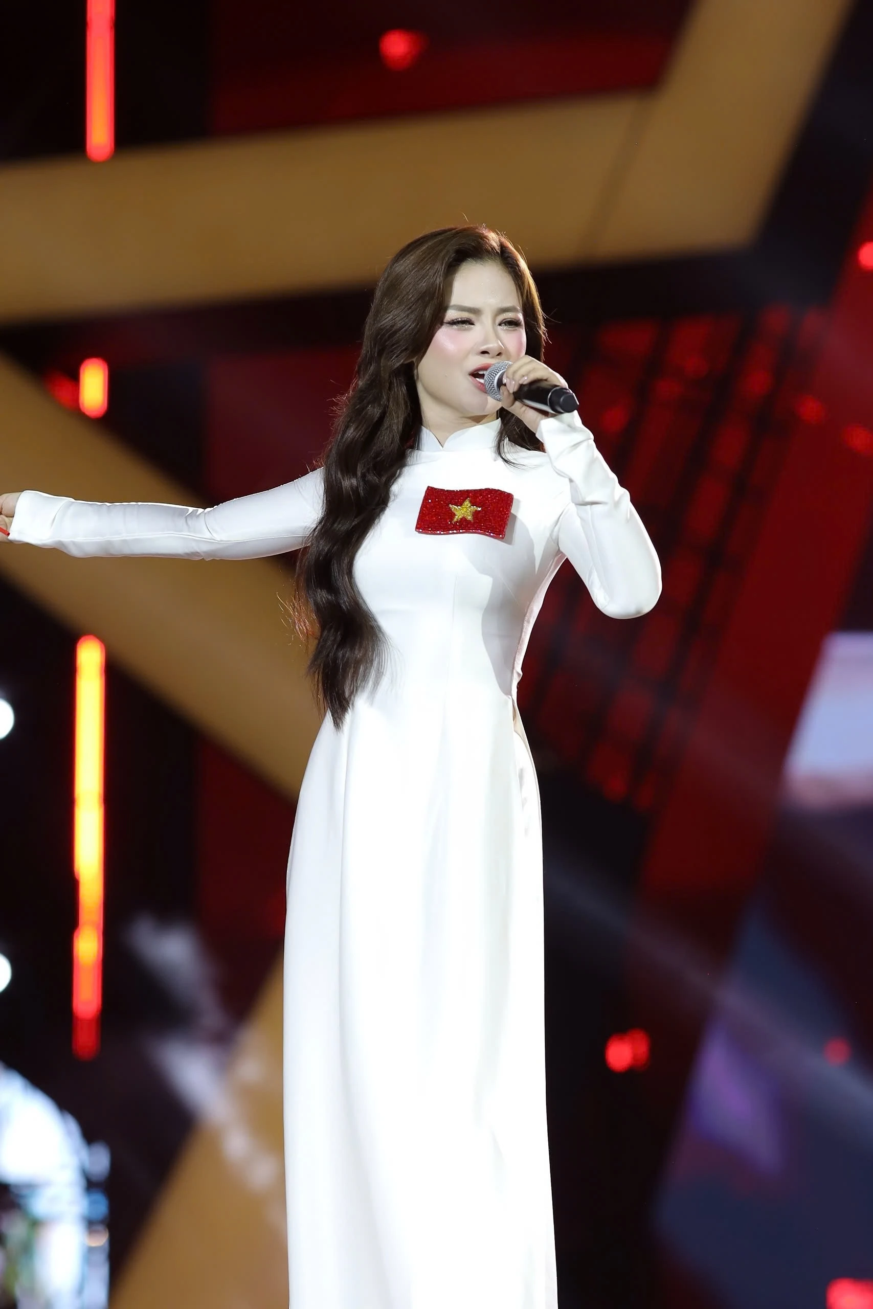 Concert "Sao nhập ngũ" gây ấn tượng mạnh - Ongkinh