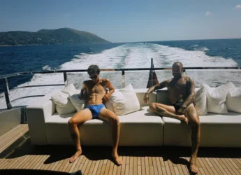 David Beckham và con trai gây sốt với body của mình-ongkinh
