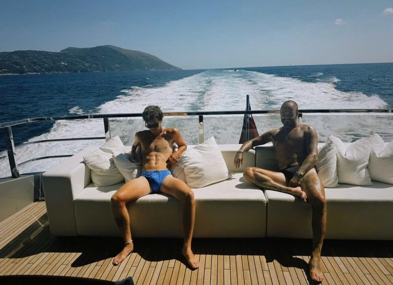 David Beckham và con trai gây sốt với body của mình-ongkinh