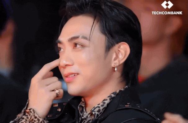 SOOBIN sượng trân dù được gọi tên chiến thắng
