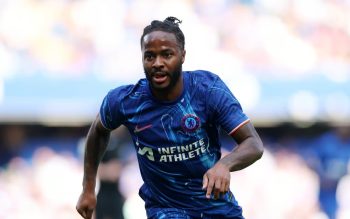 Ban lãnh đạo Chelsea đau đầu vì Sterling -gamelade