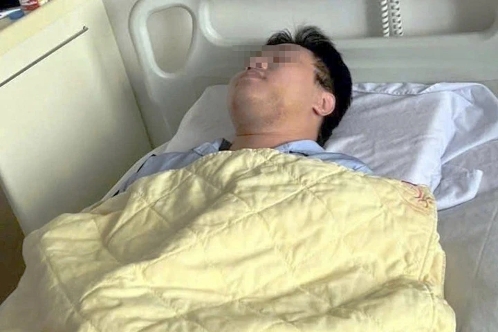Nam sinh viên bị đánh gãy xương hàm giữa phố vì bị cho là "nhìn đểu" - Ongkinh