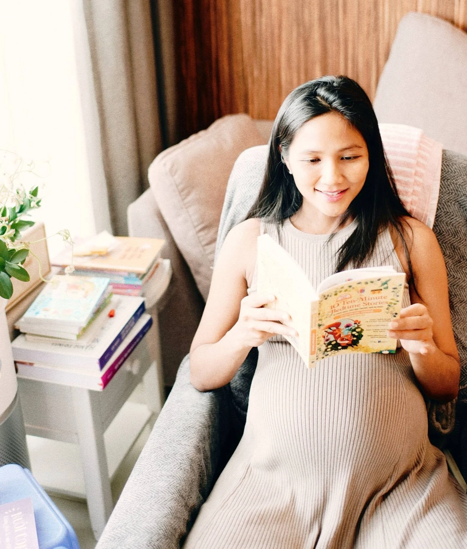 H’Hen Niê khoe chồng cặm cụi ghép nôi cho con đầu lòng, dân mạng nhắc nhở ngay điều này
