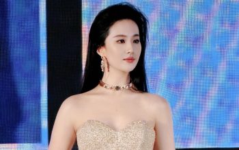 Bức ảnh khiến Lưu Diệc Phi bị mắng “không biết xấu hổ”