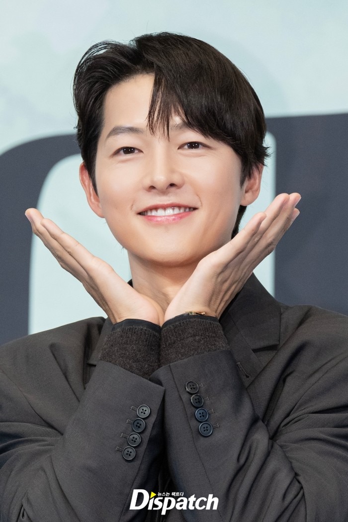 Song Joong Ki tái xuất gây ngỡ ngàng, làm "bố 2 con" mà vẫn trẻ cỡ này