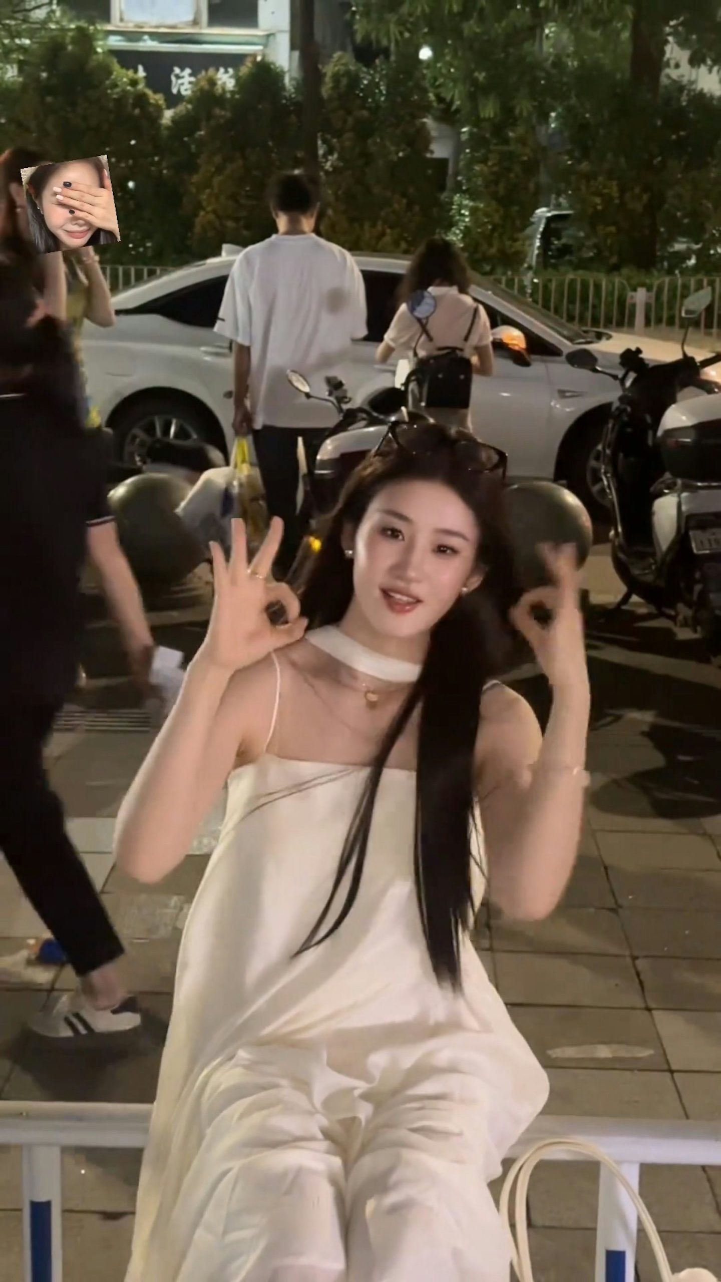 “Tiểu Long Nữ phiên bản video ngắn” gây sốt - Ongkinh